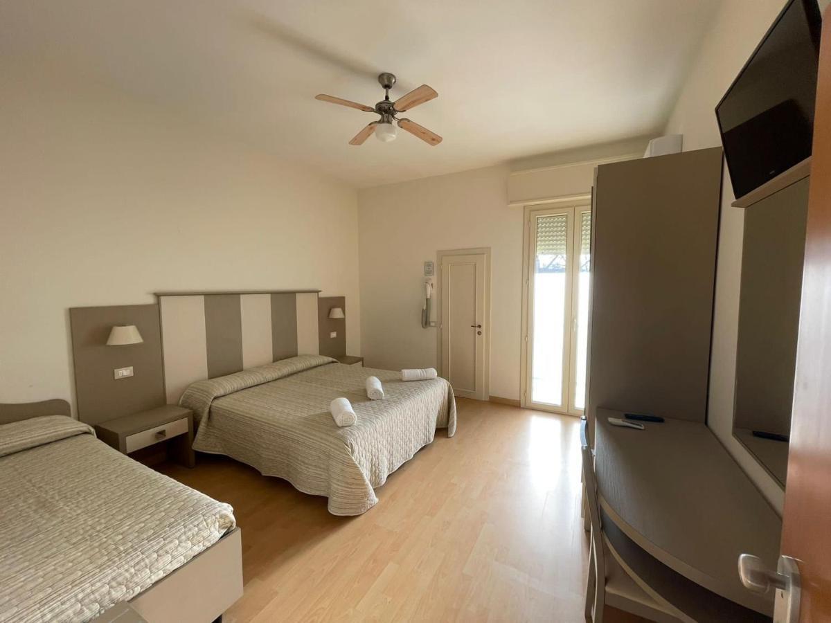 Hotel Vera Cesenatico Kültér fotó