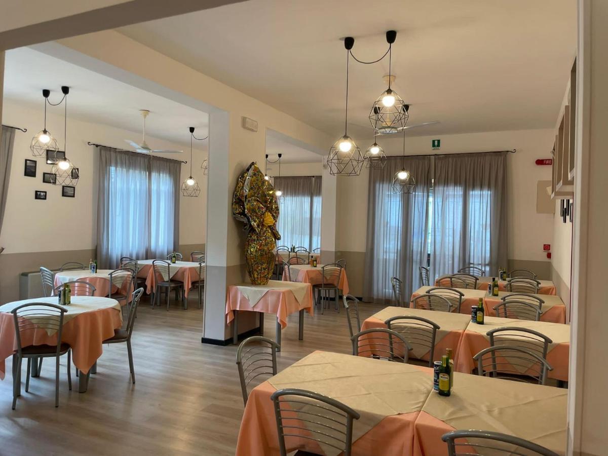 Hotel Vera Cesenatico Kültér fotó